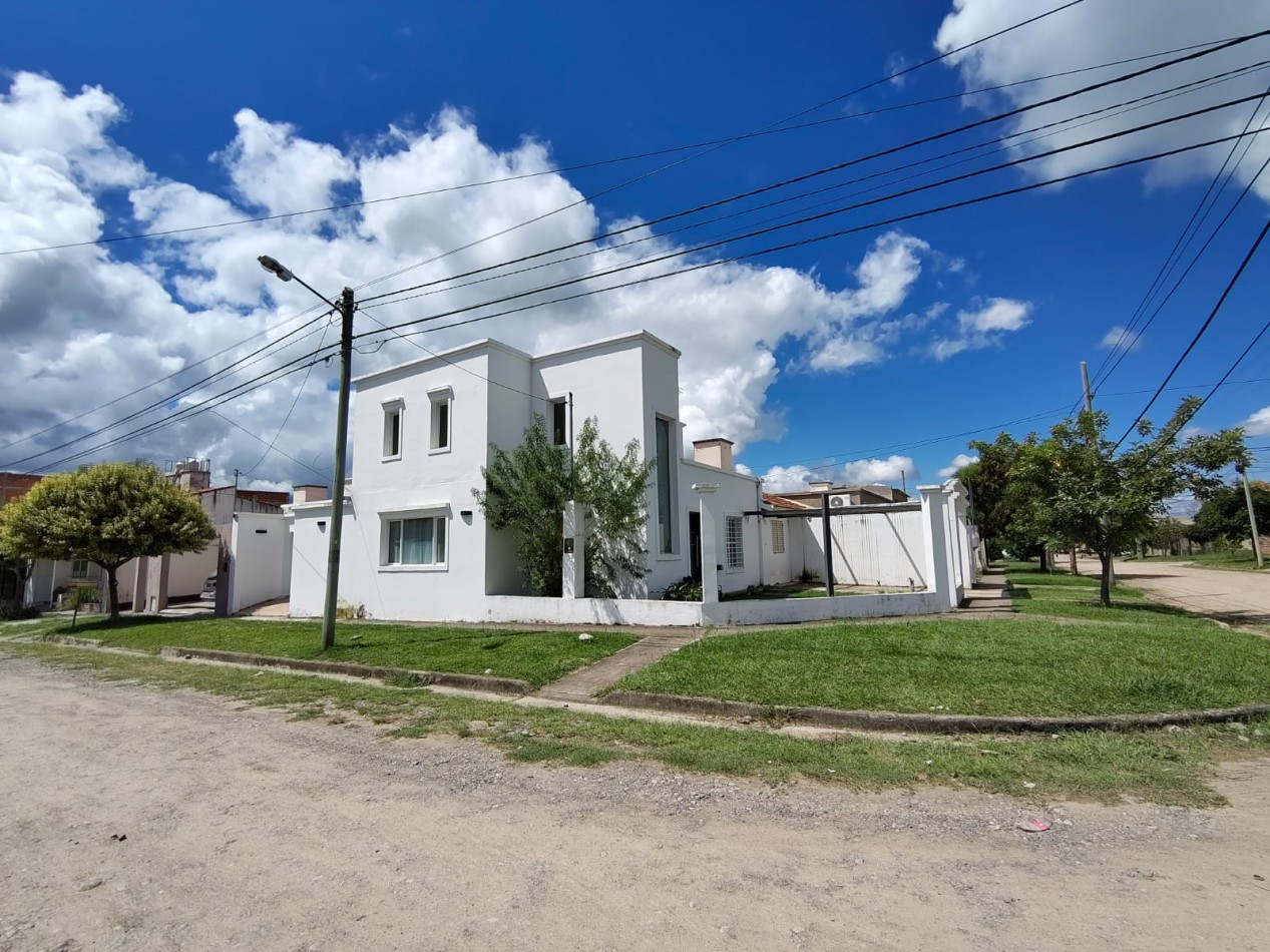 CASA EN VENTA- BARRIO MIRASOLES- ZONA NORTE