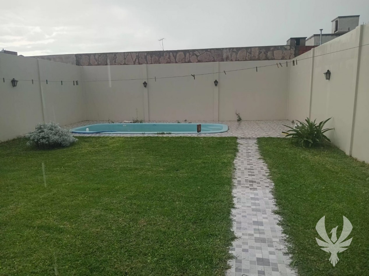 CASA DE 2 DORMITORIOS EN VENTA EN ESTACION ALVARADO | MASTER SUITE, QUINCHO Y PISCINA