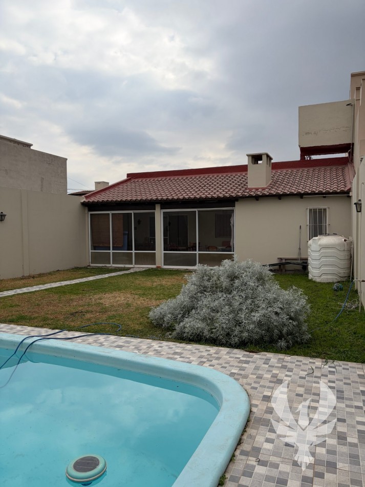 CASA DE 2 DORMITORIOS EN VENTA EN ESTACION ALVARADO | MASTER SUITE, QUINCHO Y PISCINA