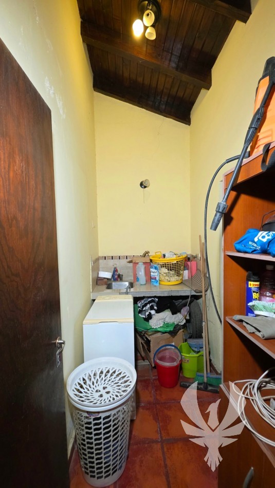 CASA DE 2 DORMITORIOS EN VENTA EN ESTACION ALVARADO | MASTER SUITE, QUINCHO Y PISCINA
