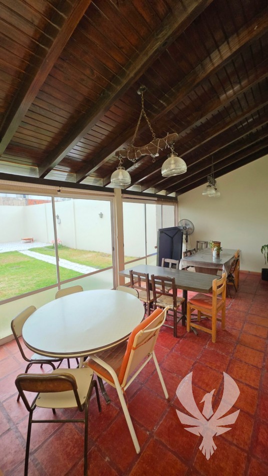 CASA DE 2 DORMITORIOS EN VENTA EN ESTACION ALVARADO | MASTER SUITE, QUINCHO Y PISCINA