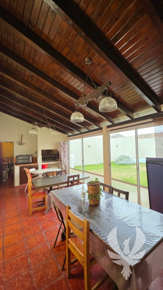 CASA DE 2 DORMITORIOS EN VENTA EN ESTACION ALVARADO | MASTER SUITE, QUINCHO Y PISCINA
