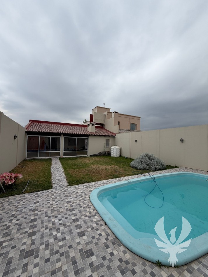 CASA DE 2 DORMITORIOS EN VENTA EN ESTACION ALVARADO | MASTER SUITE, QUINCHO Y PISCINA
